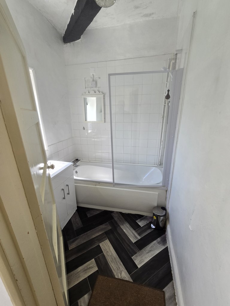 Cottage toilet — 7.5/10 Guest Ready