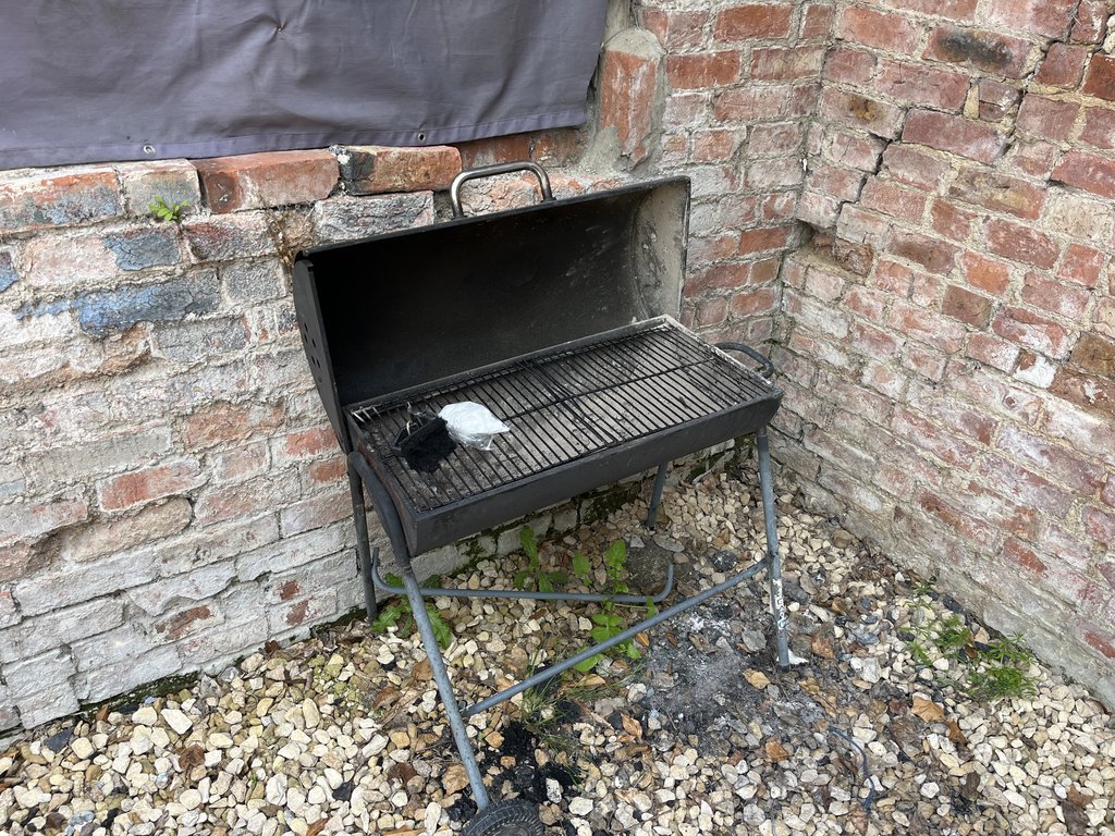 D1 bbq — 7.0/10 Guest Ready