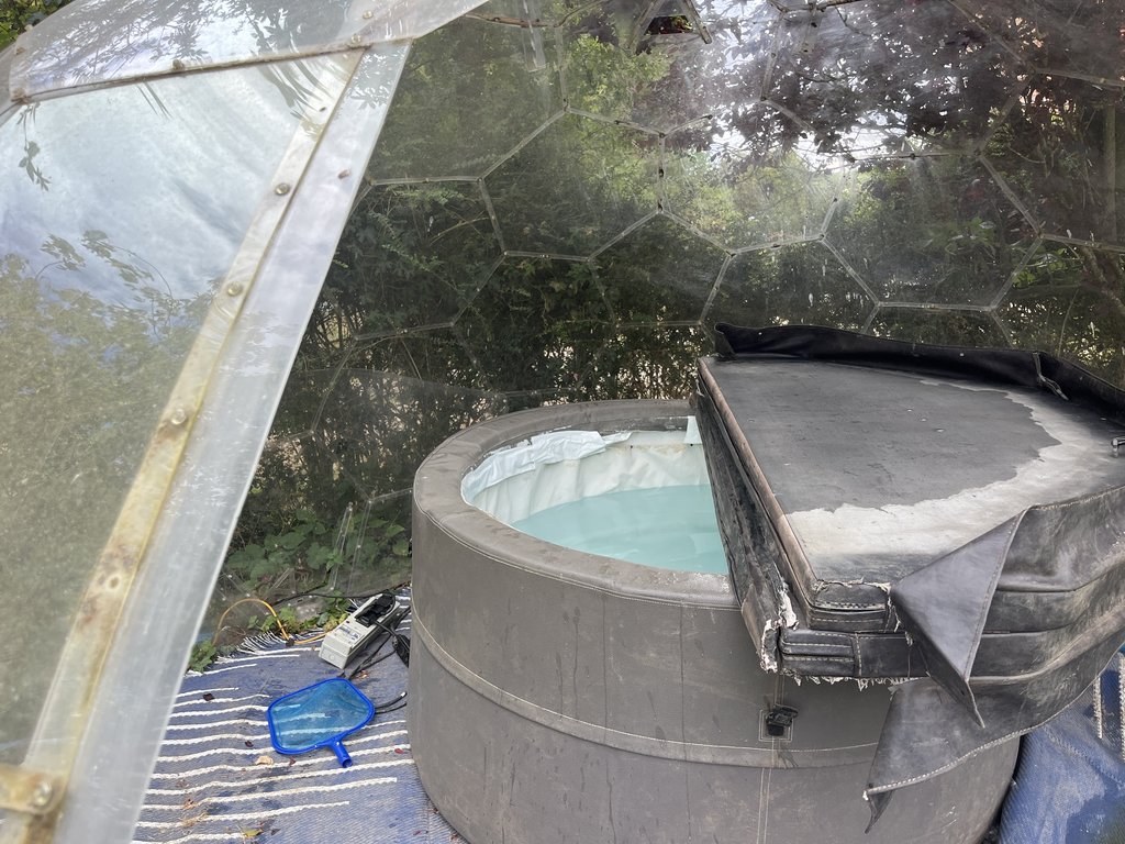 D1 hottub — 7.0/10 Guest Ready