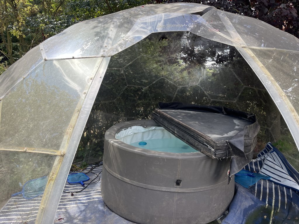 D1 hottub — 8.5/10 Guest Ready