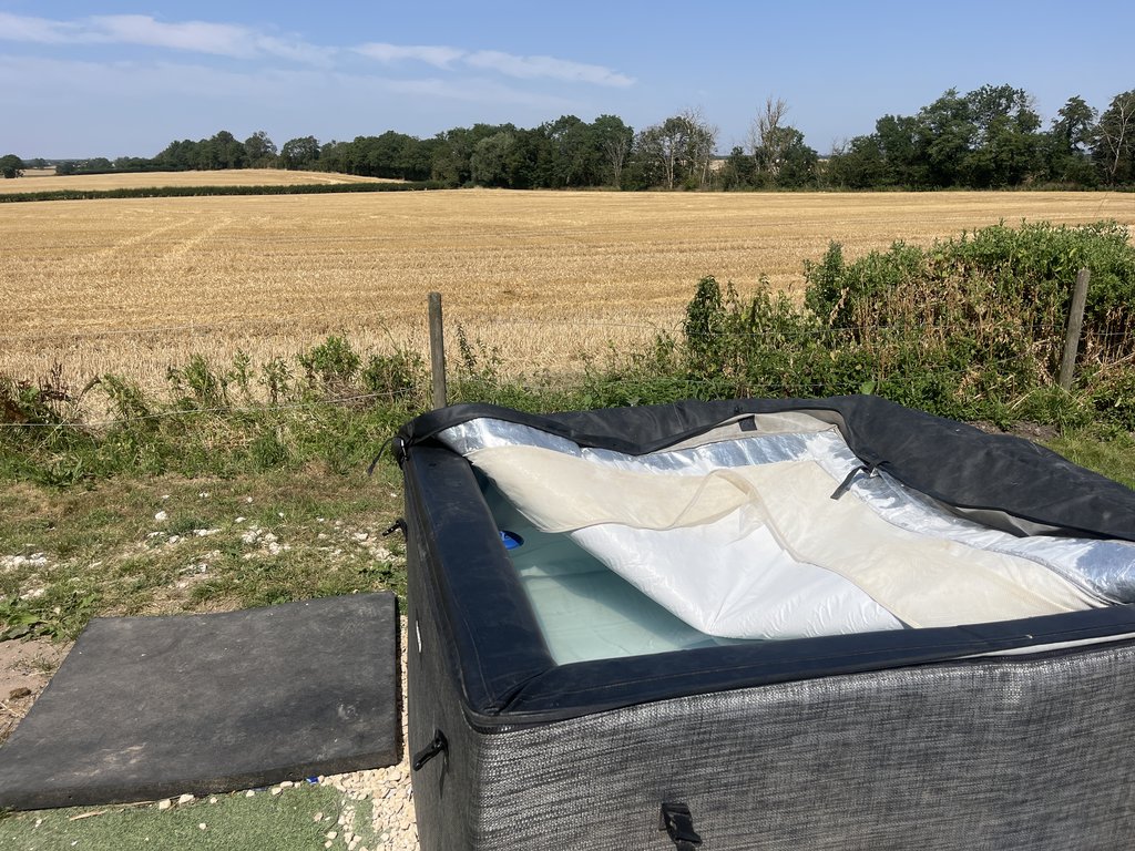 D1 hottub — 8.0/10 Guest Ready