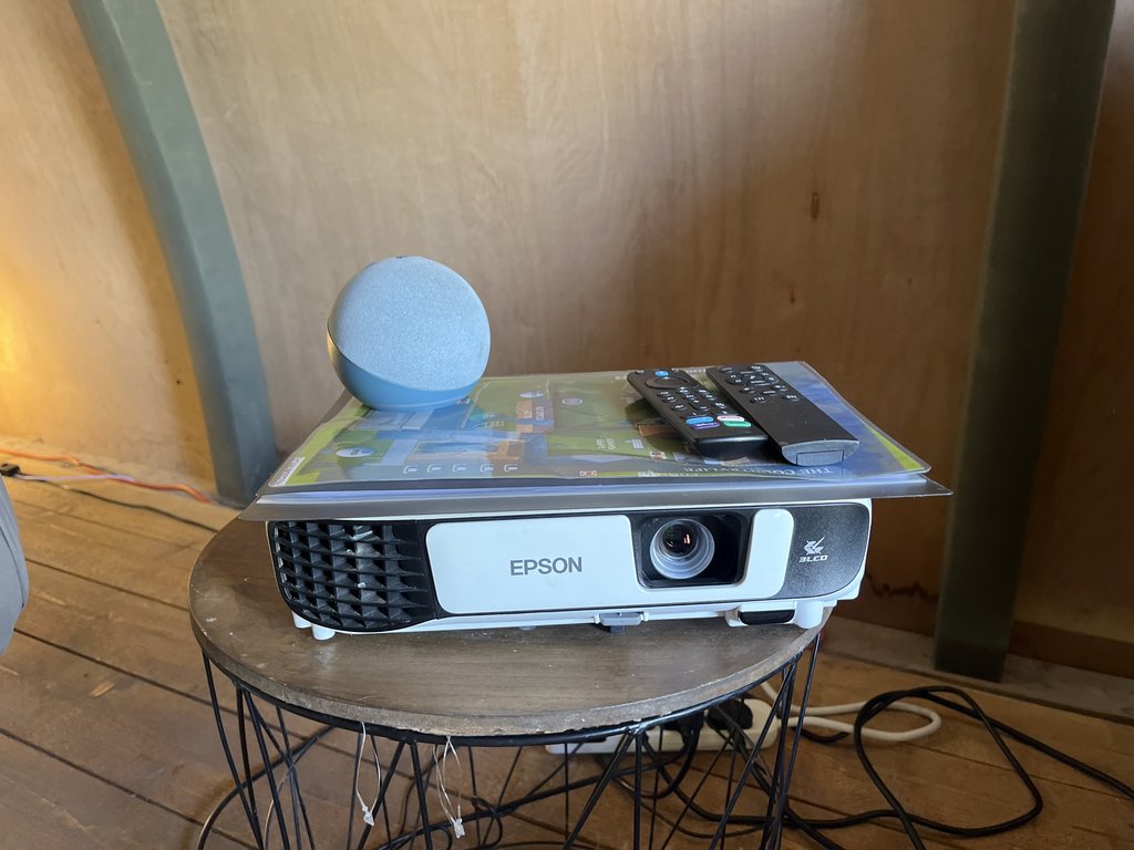 D1 remote — 8.5/10 Guest Ready