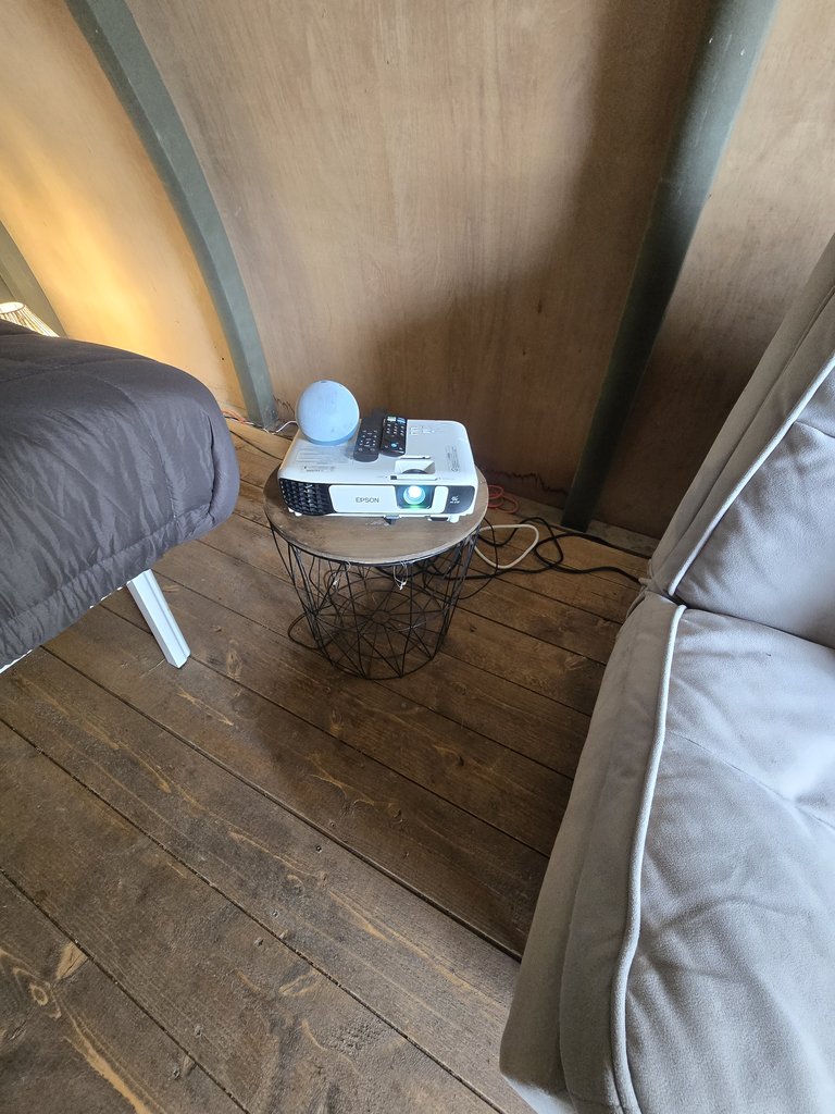 D1 remote — 7.5/10 Guest Ready