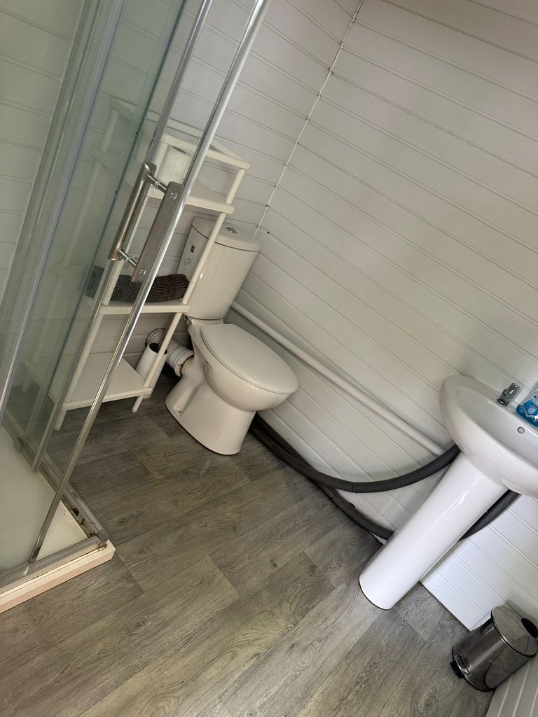D1 toilet — 8.4/10 Guest Ready