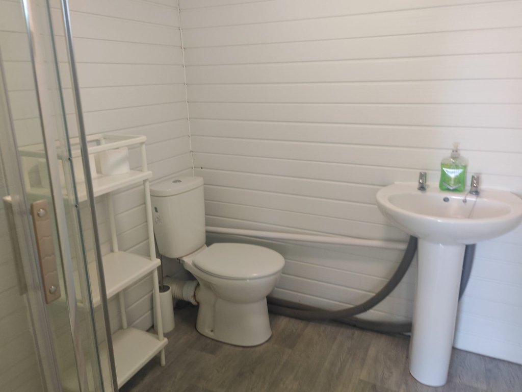 D1 toilet — 8.0/10 Guest Ready