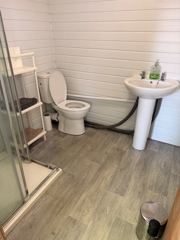 D1 toilet — 8.2/10 Guest Ready