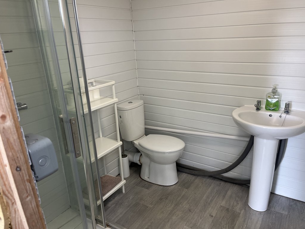 D1 toilet — 7.5/10 Guest Ready