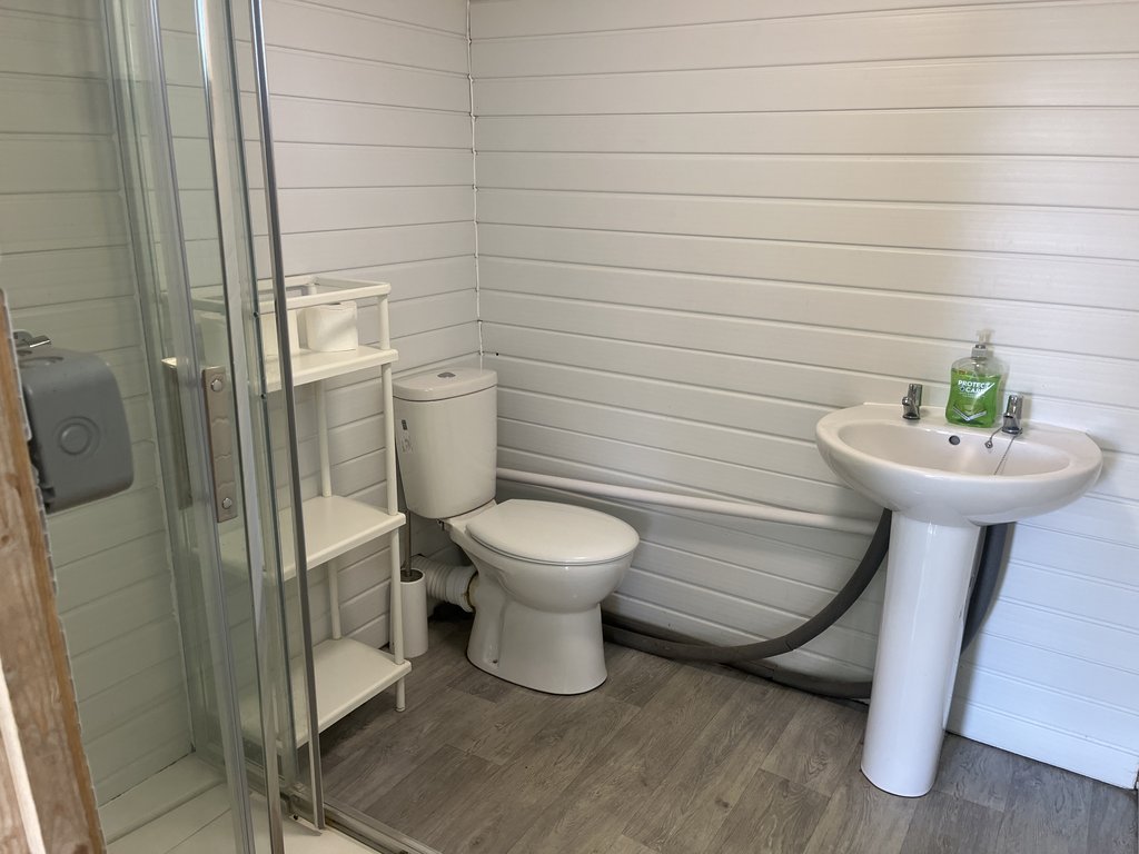 D1 toilet — 8.0/10 Guest Ready