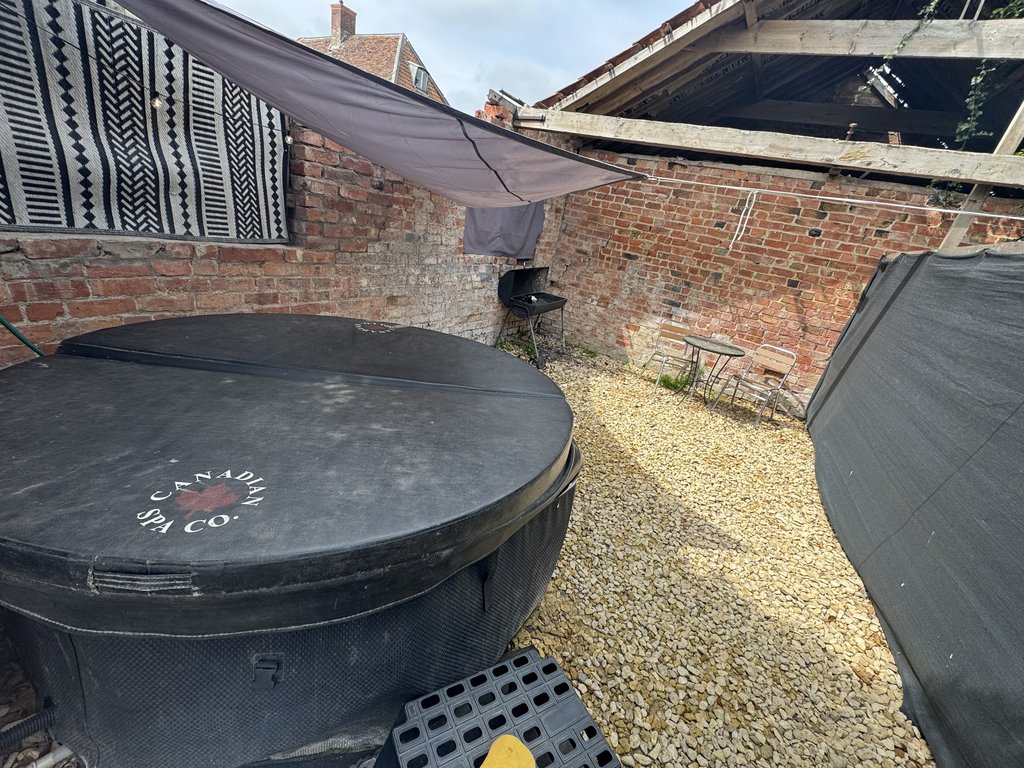 D2 bbq — 8.0/10 Guest Ready