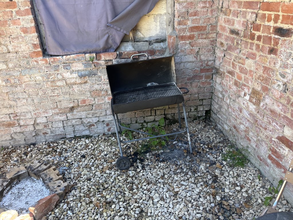 D2 bbq — 8.0/10 Guest Ready