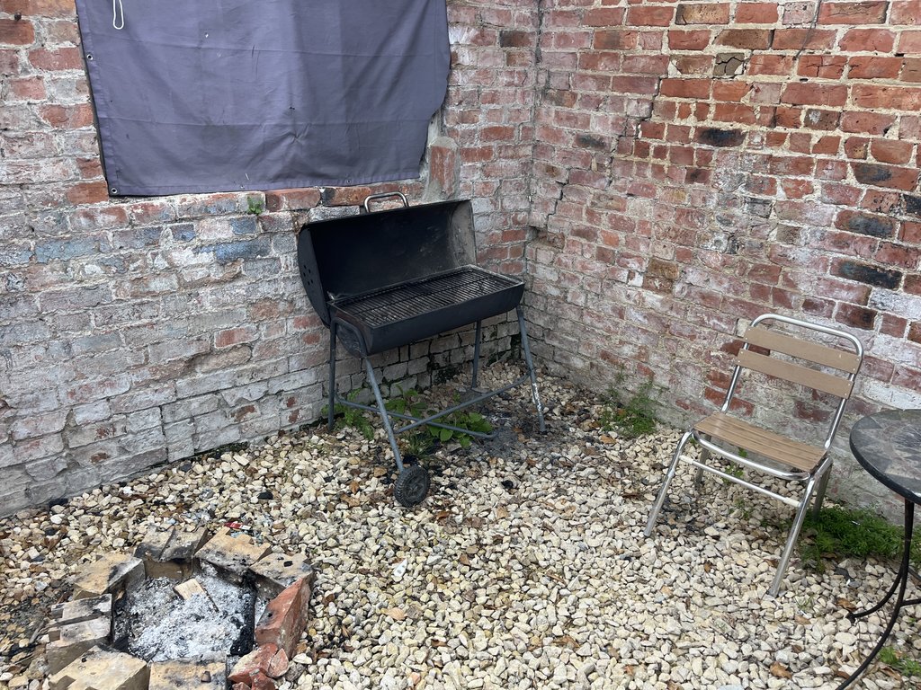 D2 bbq — 8.0/10 Guest Ready