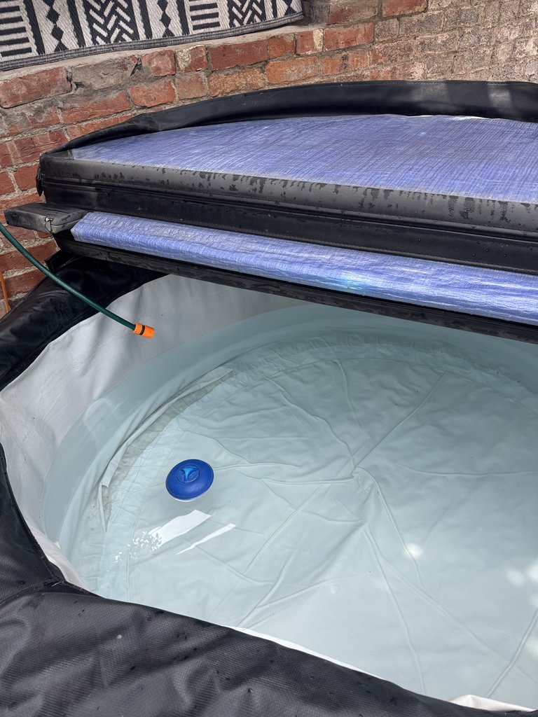 D2 hottub — 8.0/10 Guest Ready