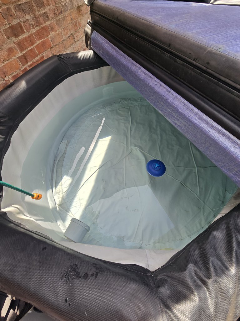 D2 hottub — 8.0/10 Guest Ready