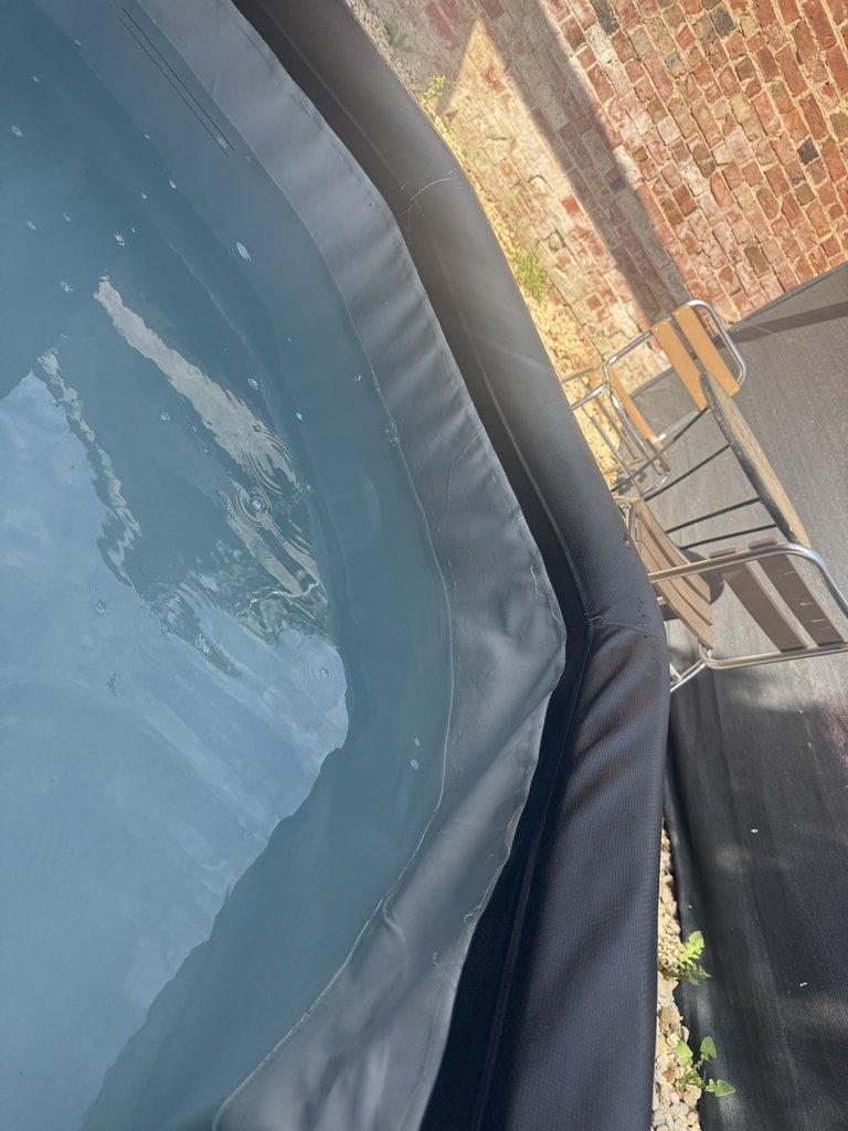 D2 hottub — 8.0/10 Guest Ready