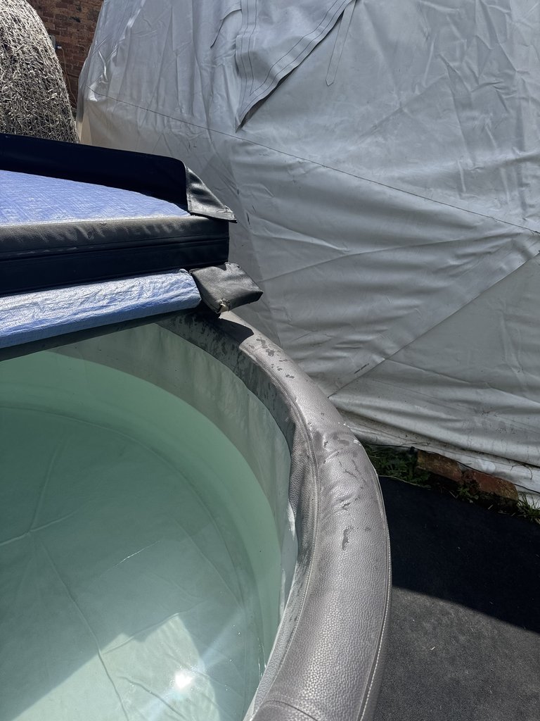D5 hottub — 8.0/10 Guest Ready