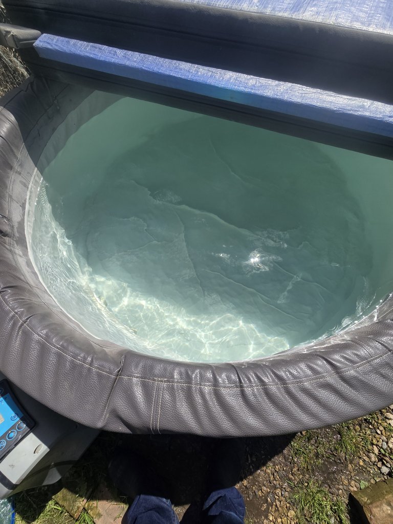 D5 hottub — 7.5/10 Guest Ready