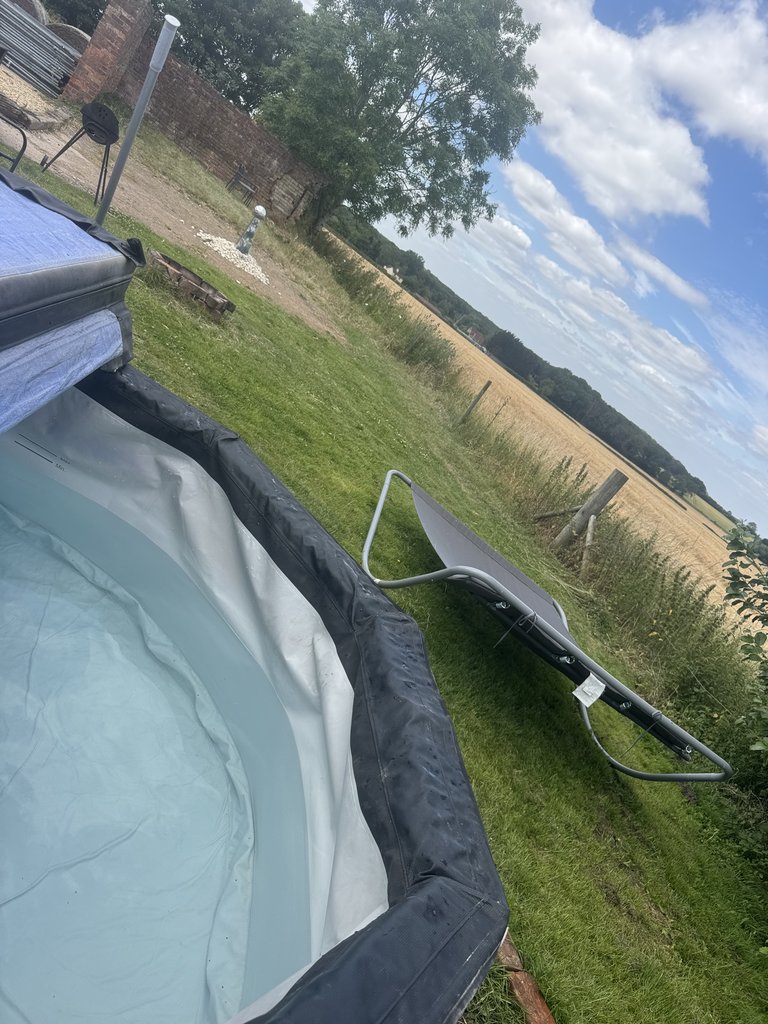 D5 hottub — 8.0/10 Guest Ready