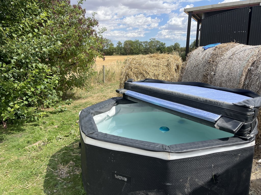 D5 hottub — 8.0/10 Guest Ready