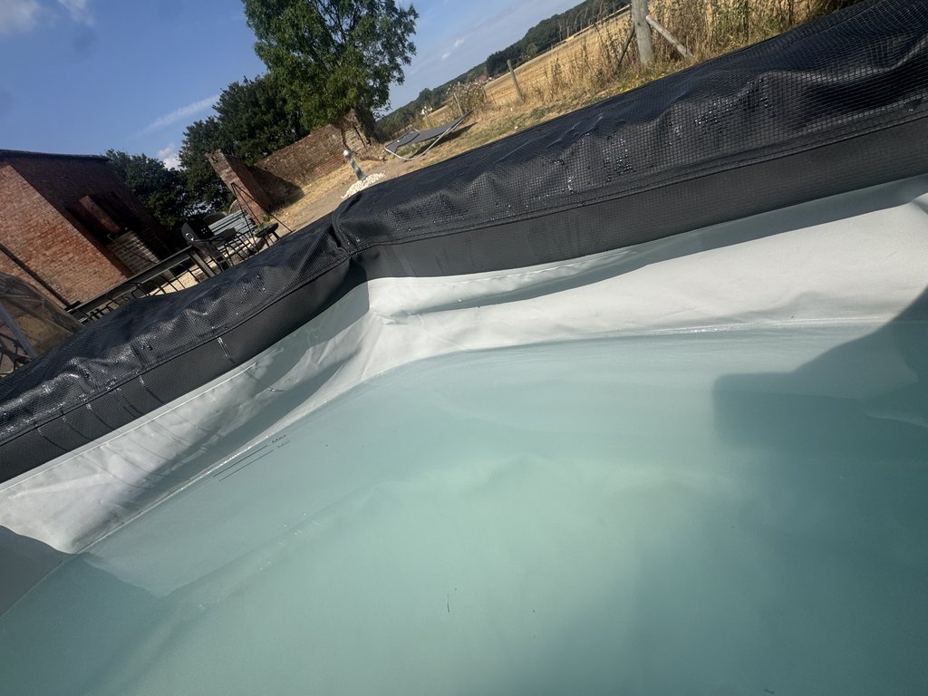 D5 hottub — 7.5/10 Guest Ready