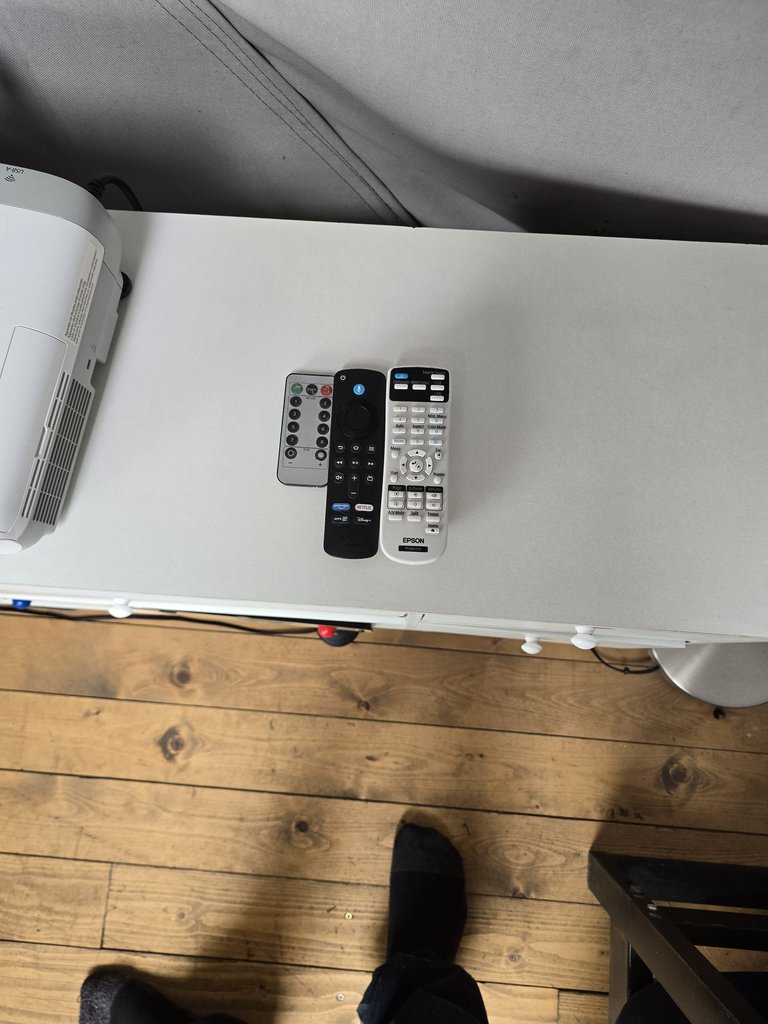 D5 remote — 7.2/10 Guest Ready