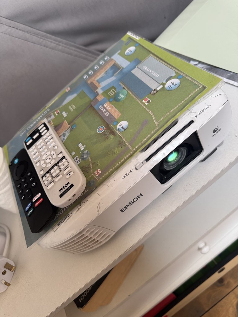 D5 remote — 7.5/10 Guest Ready