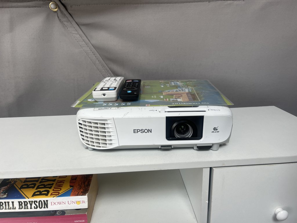 D5 remote — 8.5/10 Guest Ready