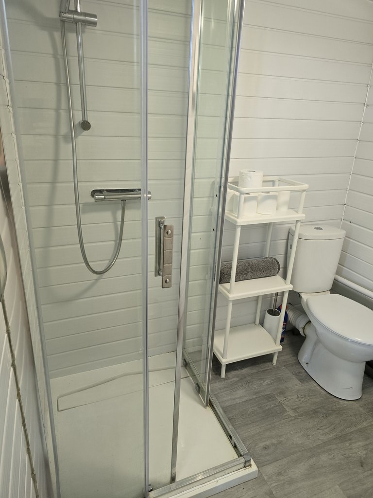 D5 toilet — 7.5/10 Guest Ready
