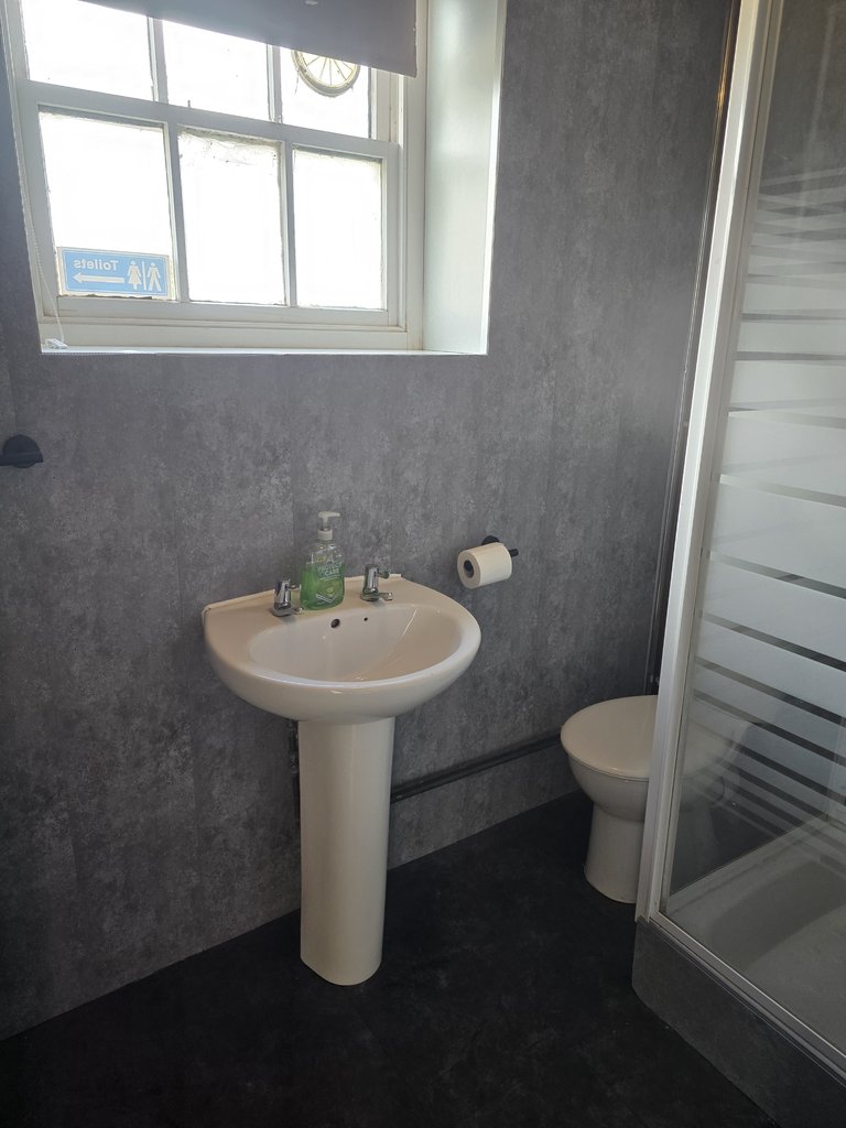 D5 toilet — 8.0/10 Guest Ready