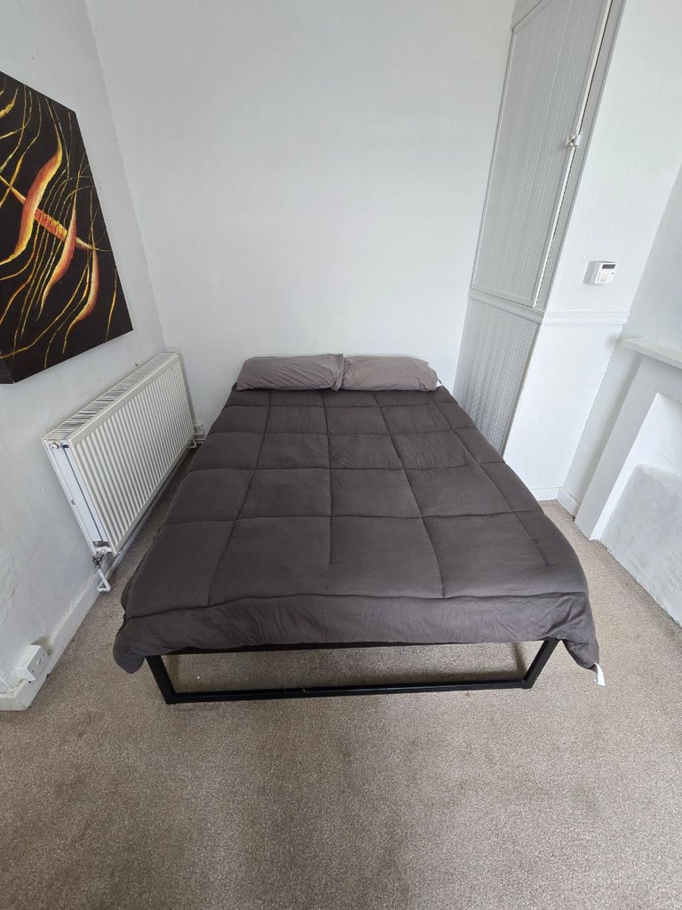 Cottage bedding — 7.5/10 Guest Ready