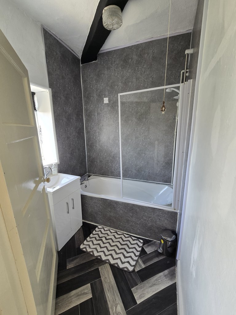 Cottage toilet — 7.5/10 Guest Ready