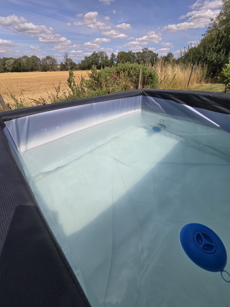 D1 hottub — 8.5/10 Guest Ready
