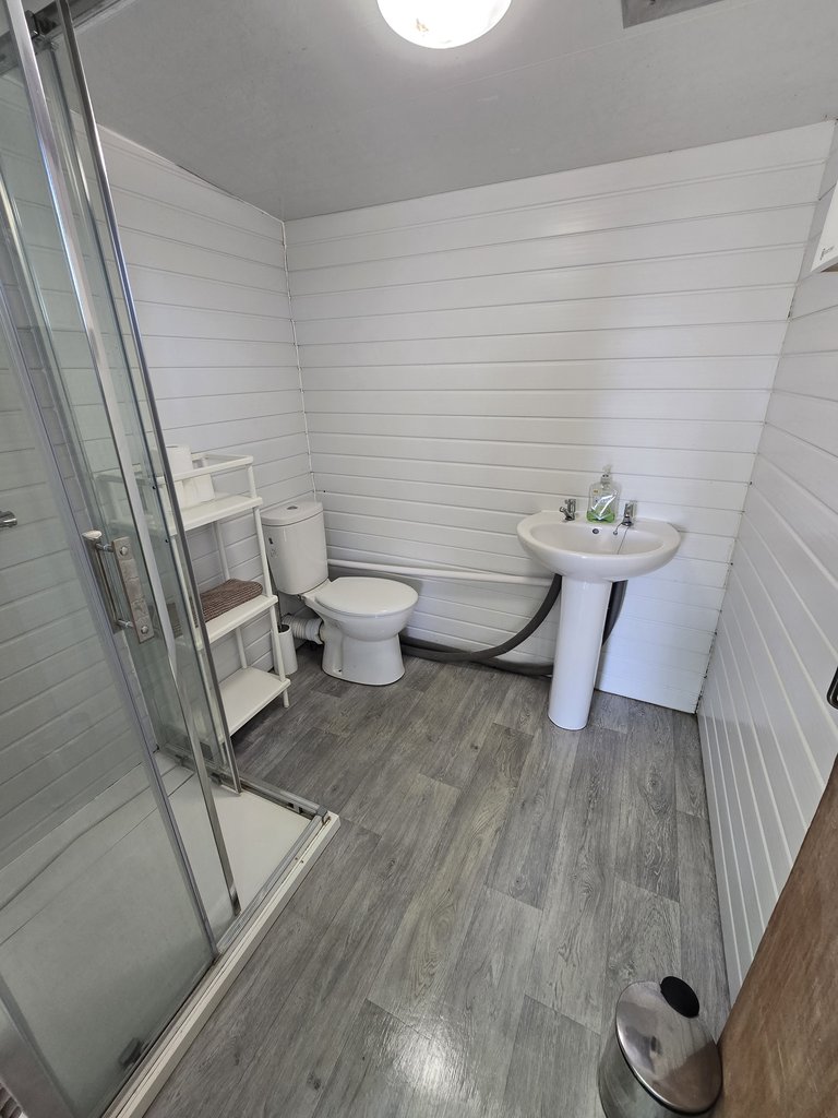 D1 toilet — 8.5/10 Guest Ready