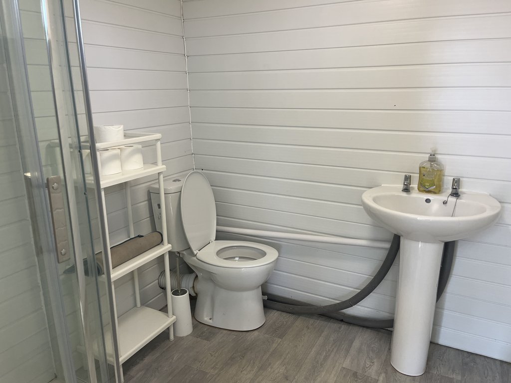 D1 toilet — 8.5/10 Guest Ready
