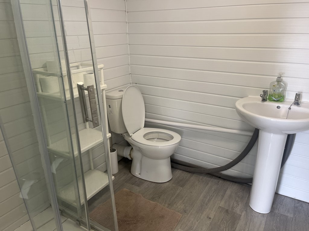 D1 toilet — 8.5/10 Guest Ready