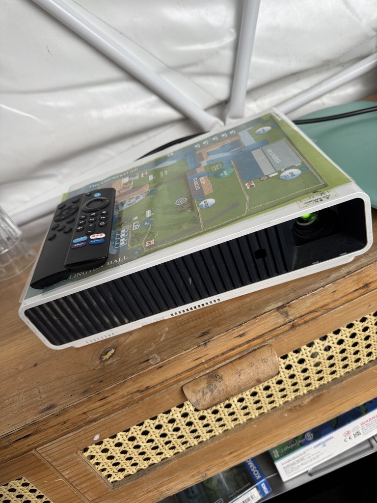 D2 remote — 8.3/10 Guest Ready