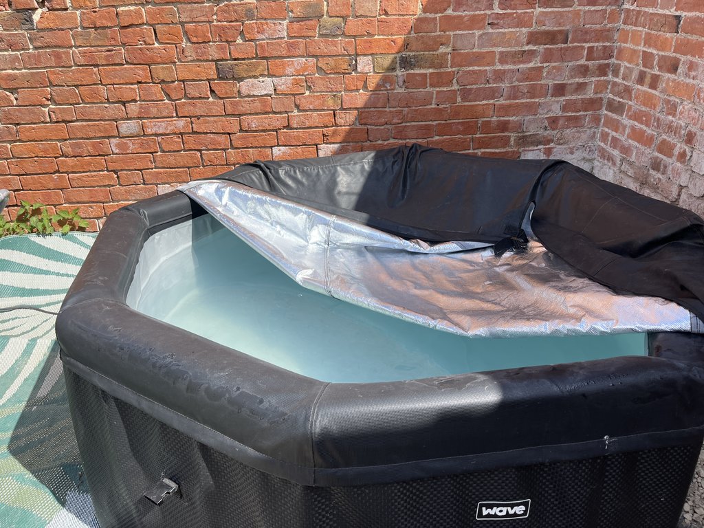 D3 hottub — 8.5/10 Guest Ready