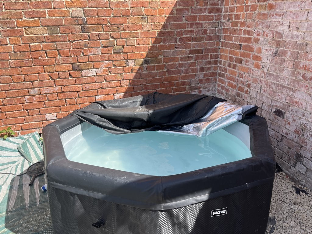 D3 hottub — 8.2/10 Guest Ready