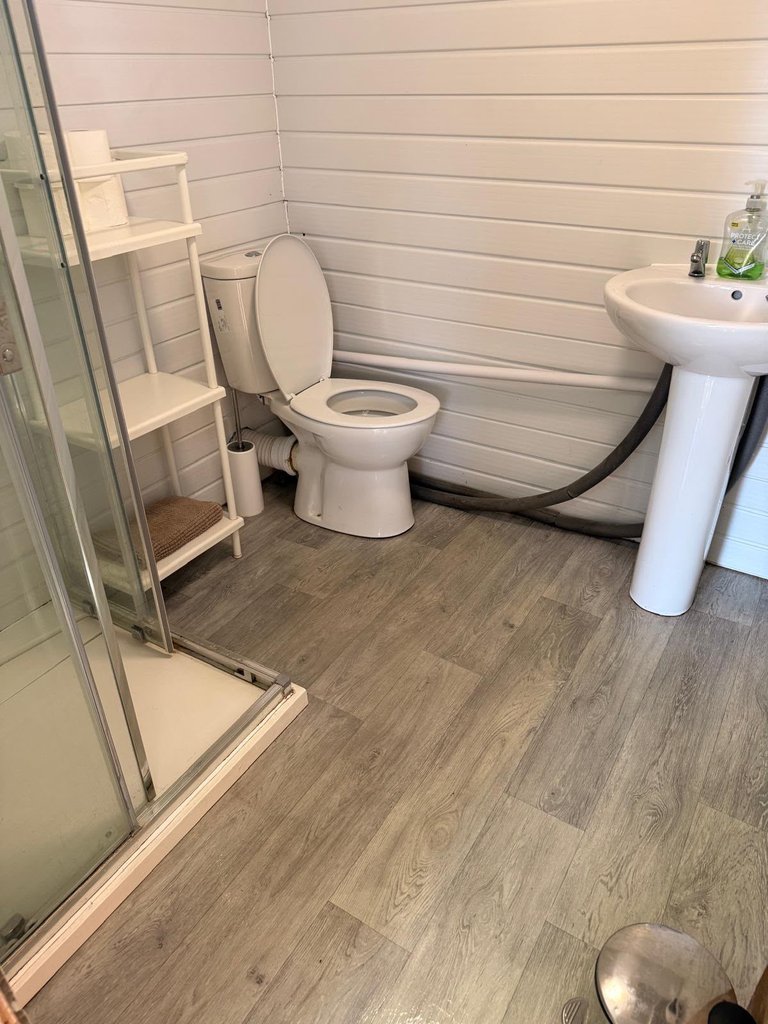 D3 toilet — 8.5/10 Guest Ready