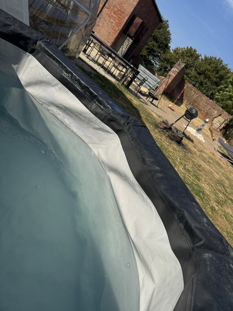 D5 hottub — 7.8/10 Guest Ready