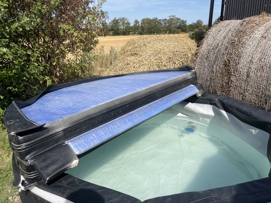 D5 hottub — 8.0/10 Guest Ready