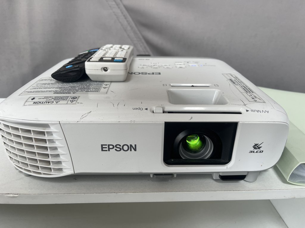 D5 remote — 8.0/10 Guest Ready