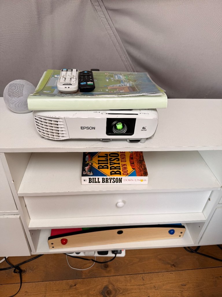 D5 remote — 8.5/10 Guest Ready