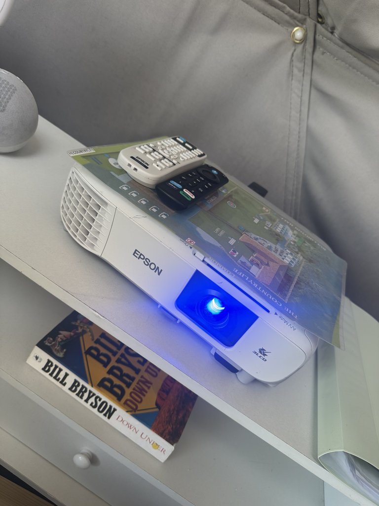 D5 remote — 7.5/10 Guest Ready