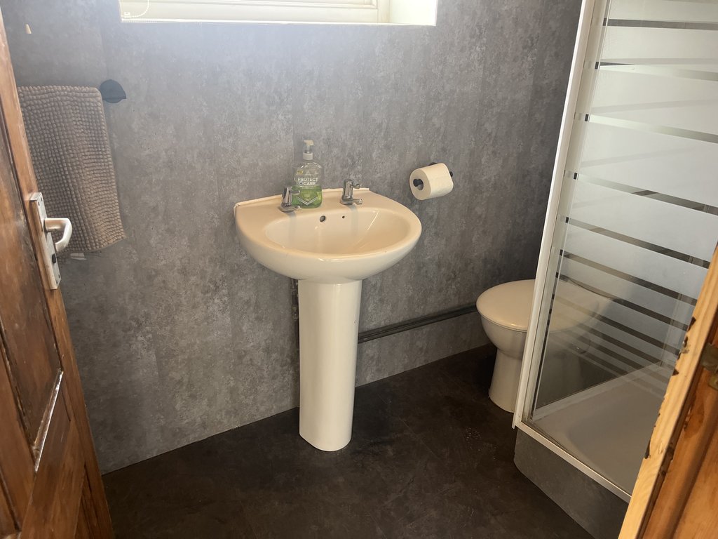 D5 toilet — 8.0/10 Guest Ready