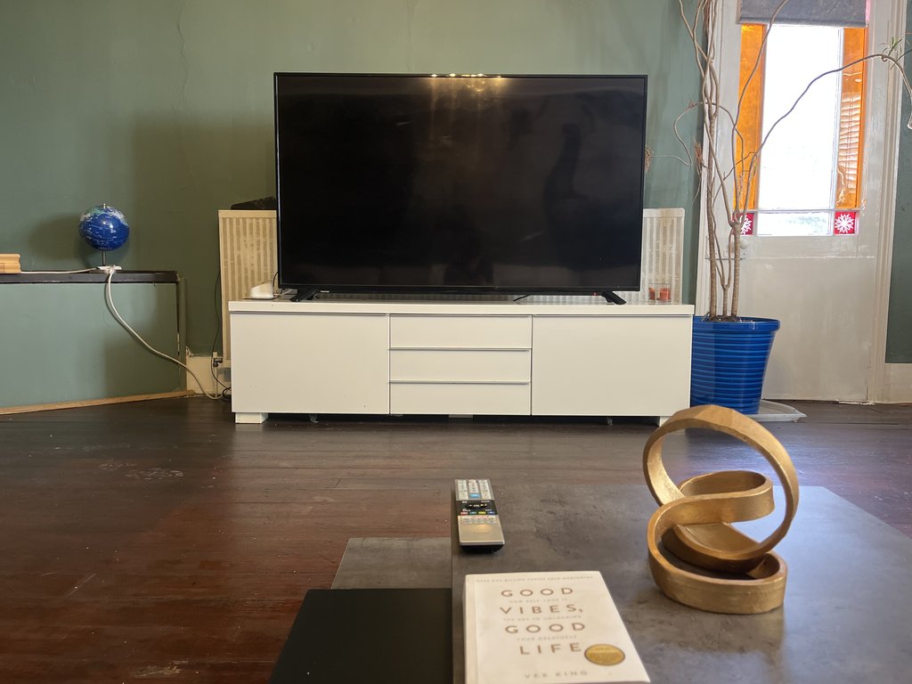 East Wing remote — 8.0/10 Guest Ready