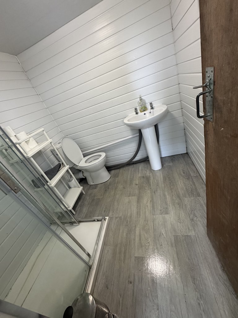 D0 toilet — 8.0/10 Guest Ready