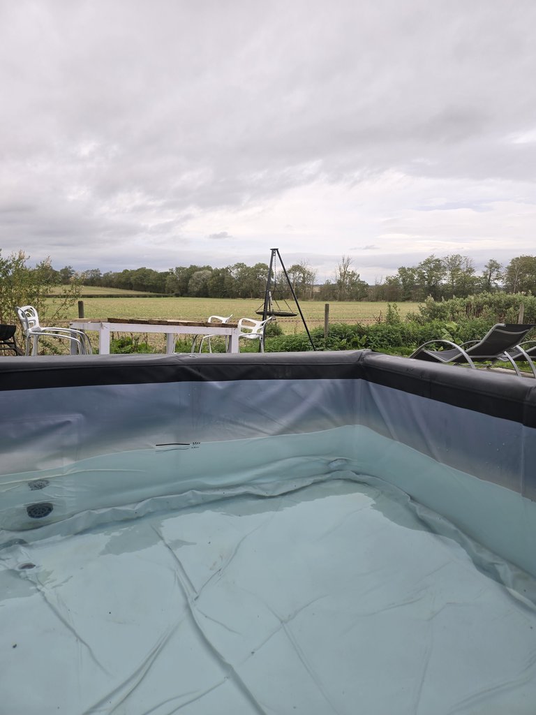 D1 hottub — 8.5/10 Guest Ready