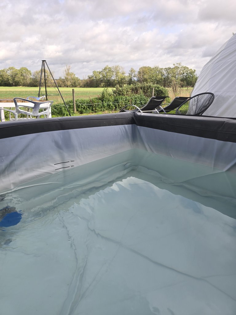 D1 hottub — 8.5/10 Guest Ready