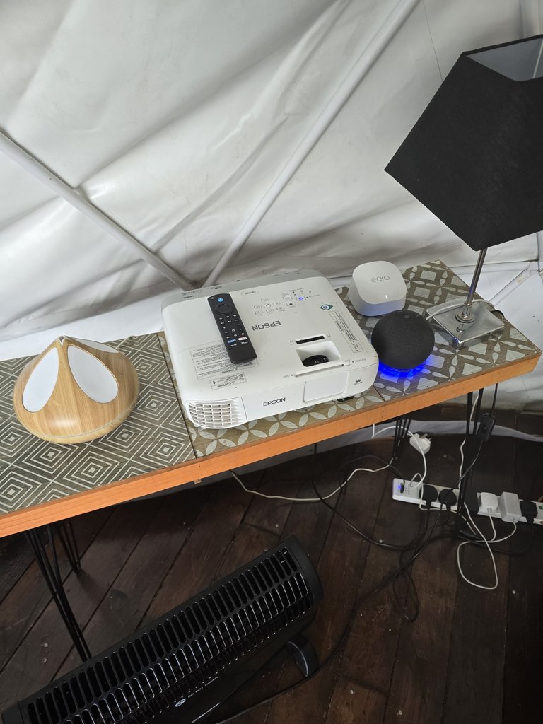D1 remote — 8.5/10 Guest Ready