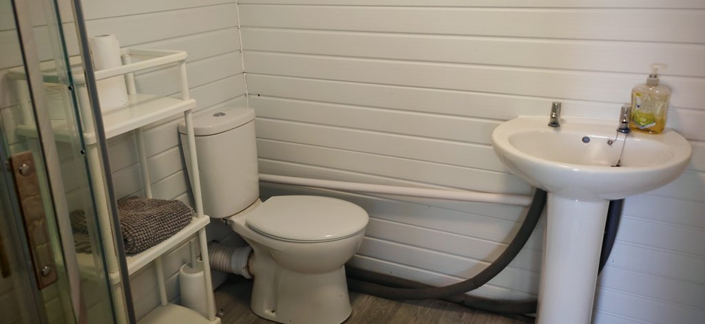 D1 toilet — 8.7/10 Guest Ready